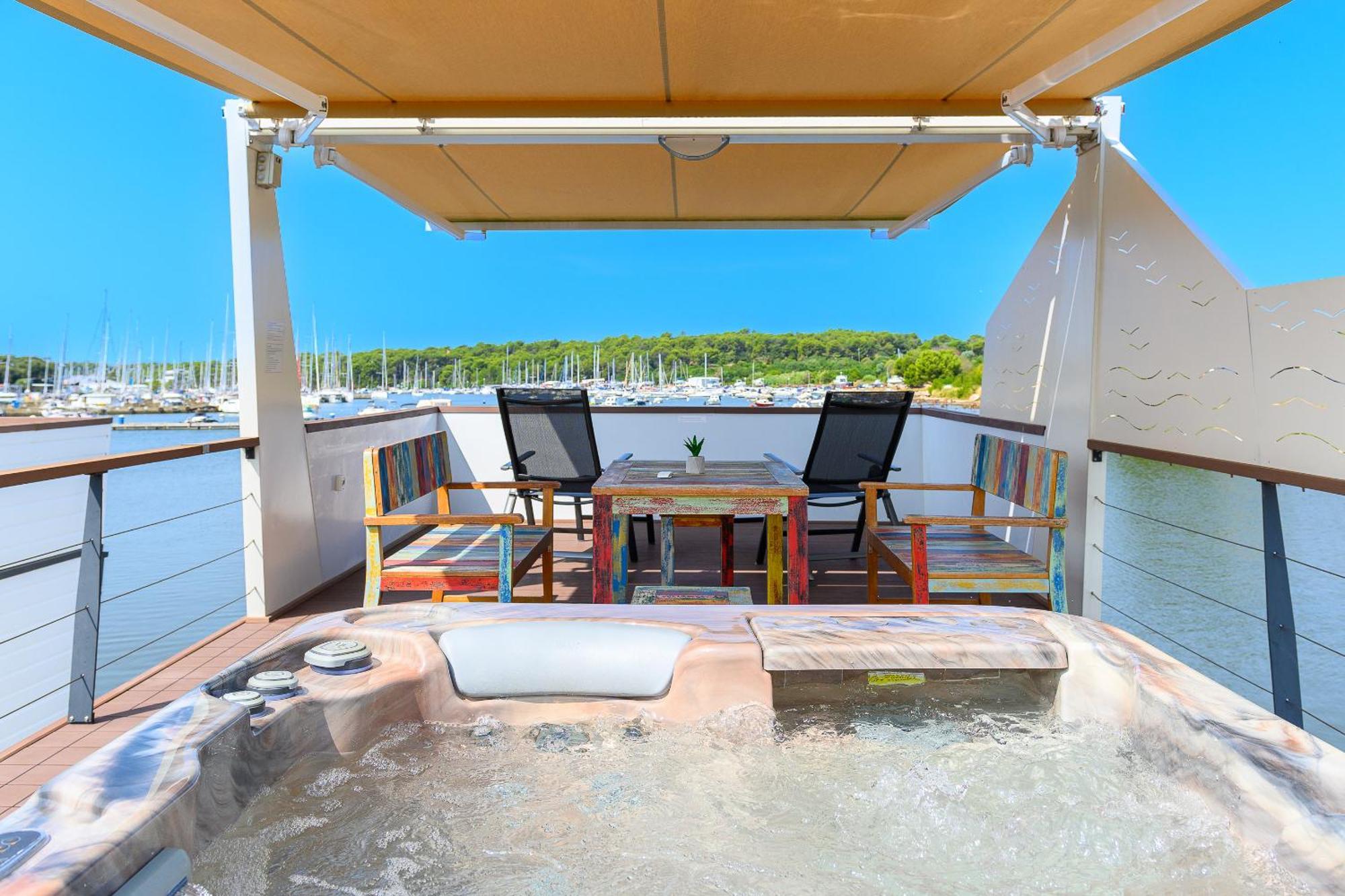 House Boat - Floating House Sofia Hotel Pula Exterior photo