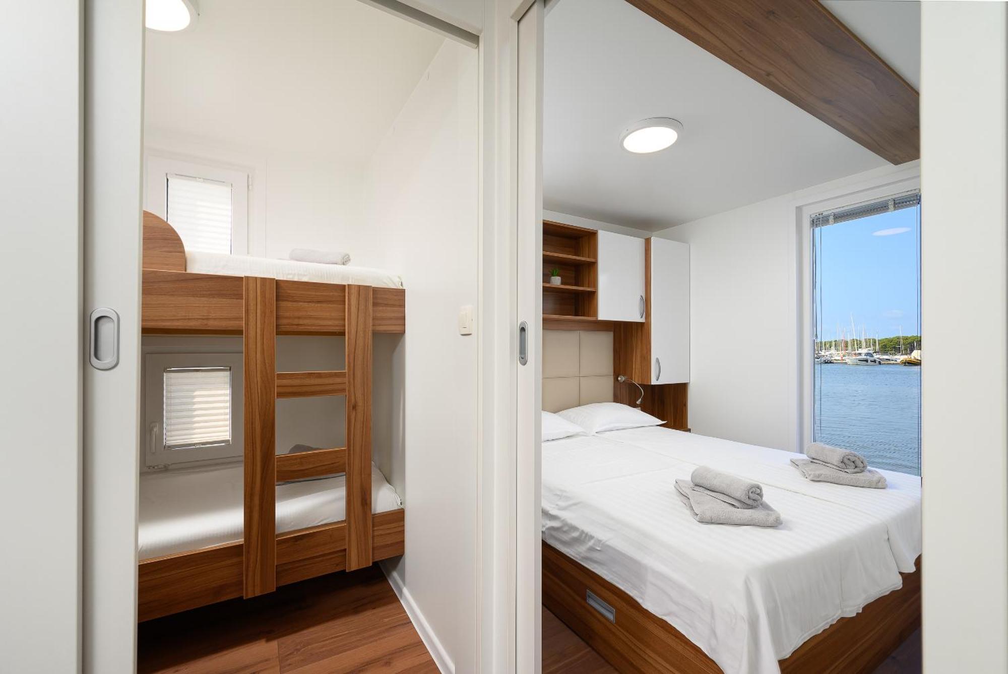 House Boat - Floating House Sofia Hotel Pula Exterior photo